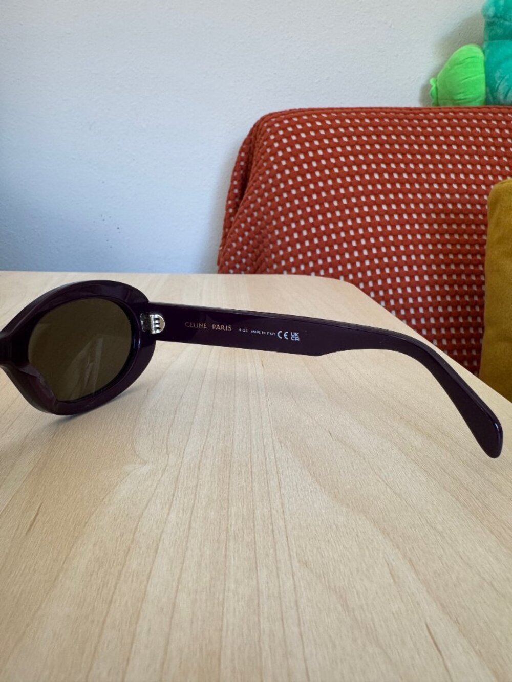 CELINE Triomphe 52mm Oval Sunglasses Shiny Violet / Brown - Picture 5 of 8